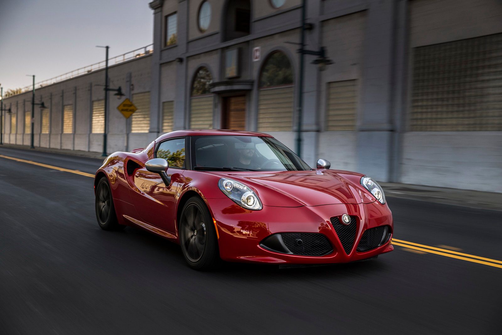Alfa Romeo 4C w wersji na rynek amerykański w obszernej galerii zdjęć 24