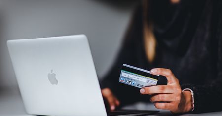 Dyrektywa Omnibus wchodzi w życie. Koniec fałszywych promocji w internecie