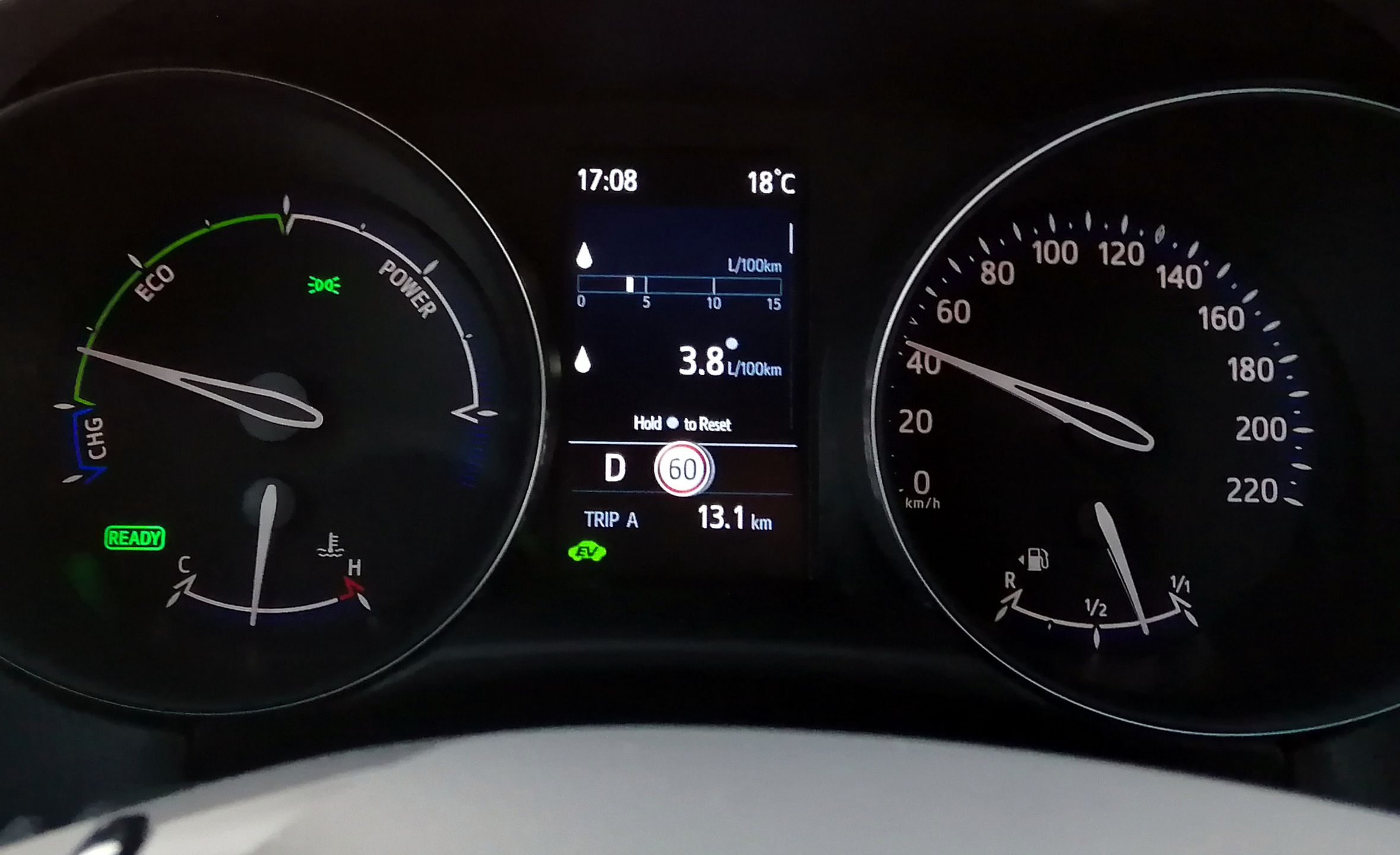 Nawet w miejskim SUV-ie taki wynik nie byłby możliwy bez wsparcia silnika elektrycznego