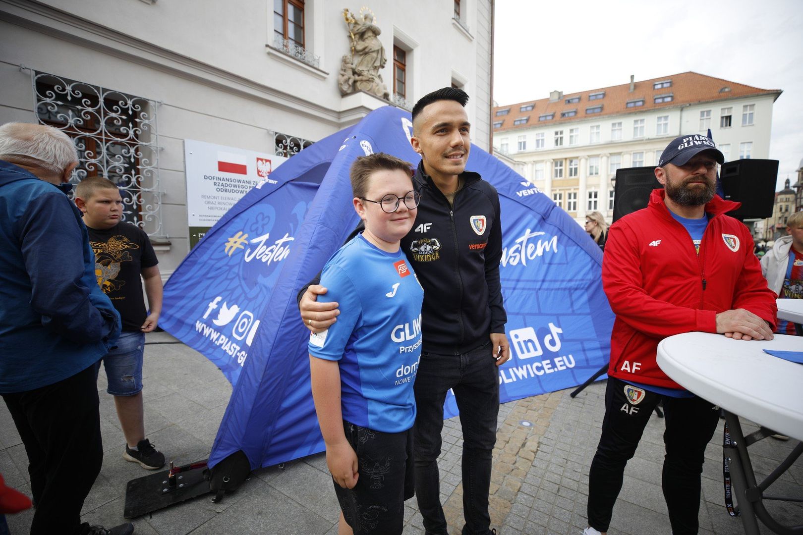 14.05.2025 r. Spotkanie piłkarzy Piasta Gliwice z kibicami przed derbami z Górnikiem Zabrze.