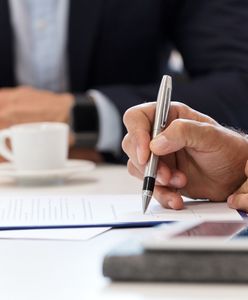 Czytasz, zanim podpiszesz? Wielu Polaków wciąż tego nie robi