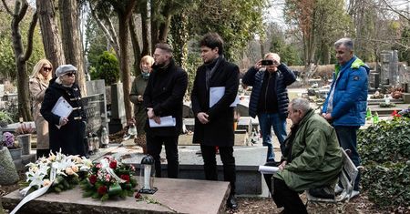 Pamięć o Jerzym Szaniawskim. Wzruszające obchody na Powązkach z udziałem płockiego teatru!