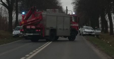 Wypadek na ul. Zemborzyckiej. Ulica zablokowana po zderzeniu czterech aut