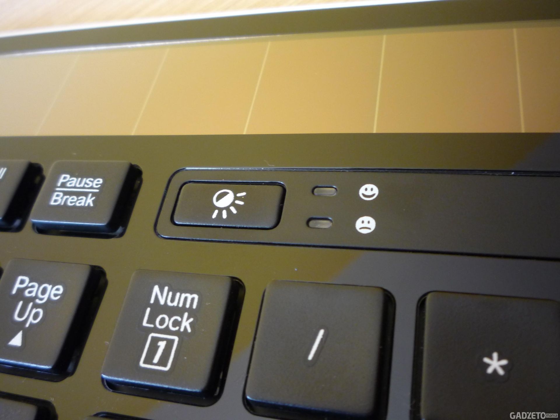 Logitech K750 Solar Keyboard – światłolubna klawiatura w akcji [test] 14