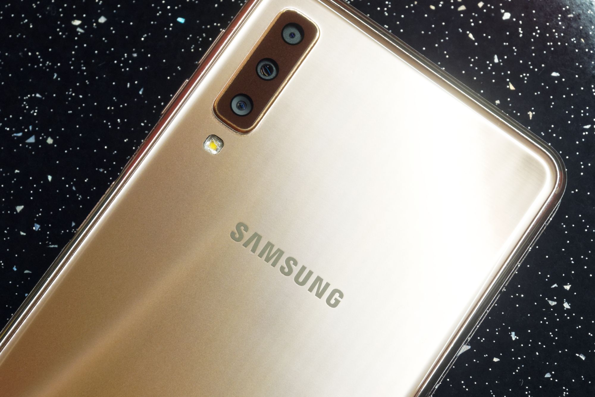 Recenzja Samsunga GALAXY A7 – potrójny aparat w dobrej cenie 4