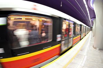 Warszawa: Stacja Racławicka otwarta dla pasażerów. Od rana zatrzymują się tam pociągi metra