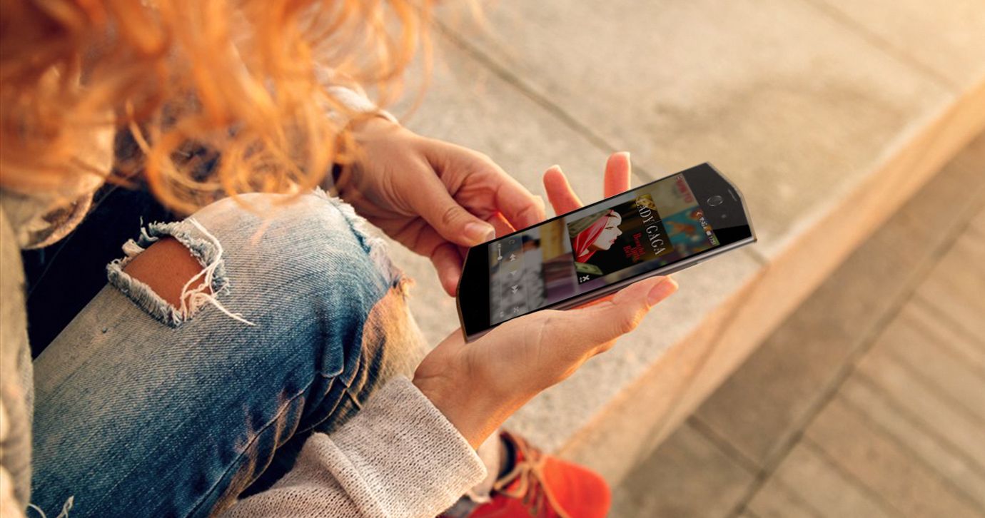 Dziwaczny wygląd, flash do selfie i antybakteryjne właściwości. Według tej firmy to idealny smartfon dla kobiet 3