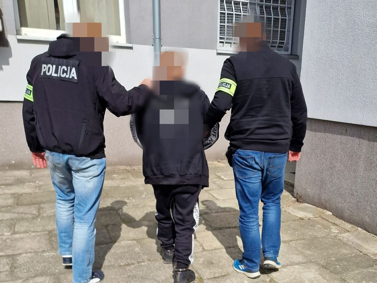Wbił nóż w plecy koledze. Pokłócili się, który dłużej siedział