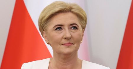 Niefortunny wybór. Fatalnie dobrany kolor sukienki