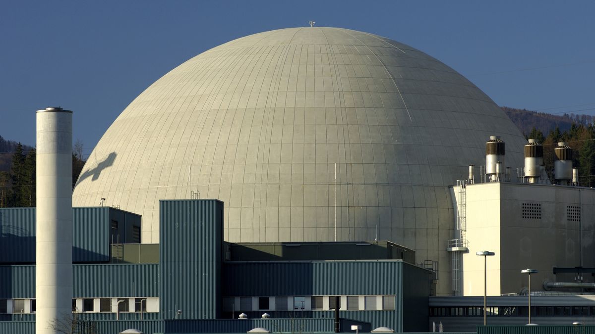 Reactor dome, Nuclear power plant Goesgen, Switzerland
Guenter Fischer
architecture, atomic, circle, company, concrete, cooling, cover, cupola, cupolas, daylight, dome, electricity, energy, europe, exterior, generation, half, half-circle, industrial, industry, nobody, npp, nuclear, outside, photo, plant, plants, power, protect, reactor, research, risk, round, shot, station, supply, swiss, switzerland, technology, tower, venture, zone
