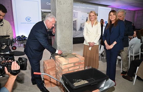 Fundacja TVN wmurowała kamień węgielny pod Centrum Psychiatrii Dzieci i Młodzieży