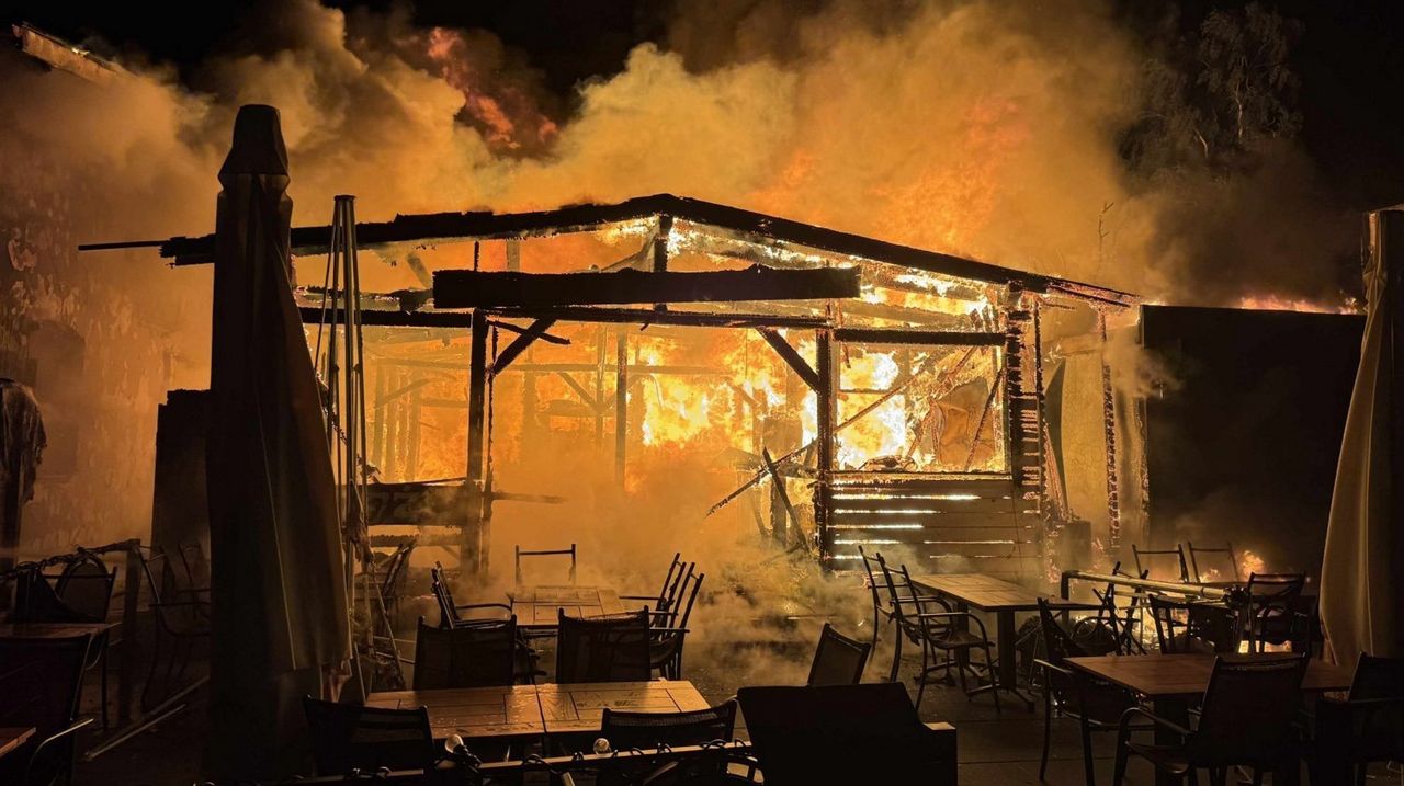 Na Helu spłonęła restauracja i remiza OSP.  Strażacy i pracownicy lokalu proszą o wsparcie