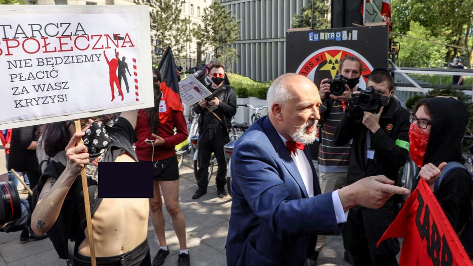 Janusz Korwin-Mikke wpadł na demonstrację anarchistów. "O mało nie zostałem pobity"