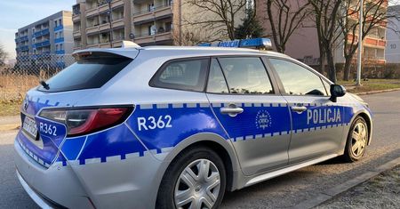 Czterolatek wypadł z balkonu na trzecim piętrze. Wzywano załogę LPR
