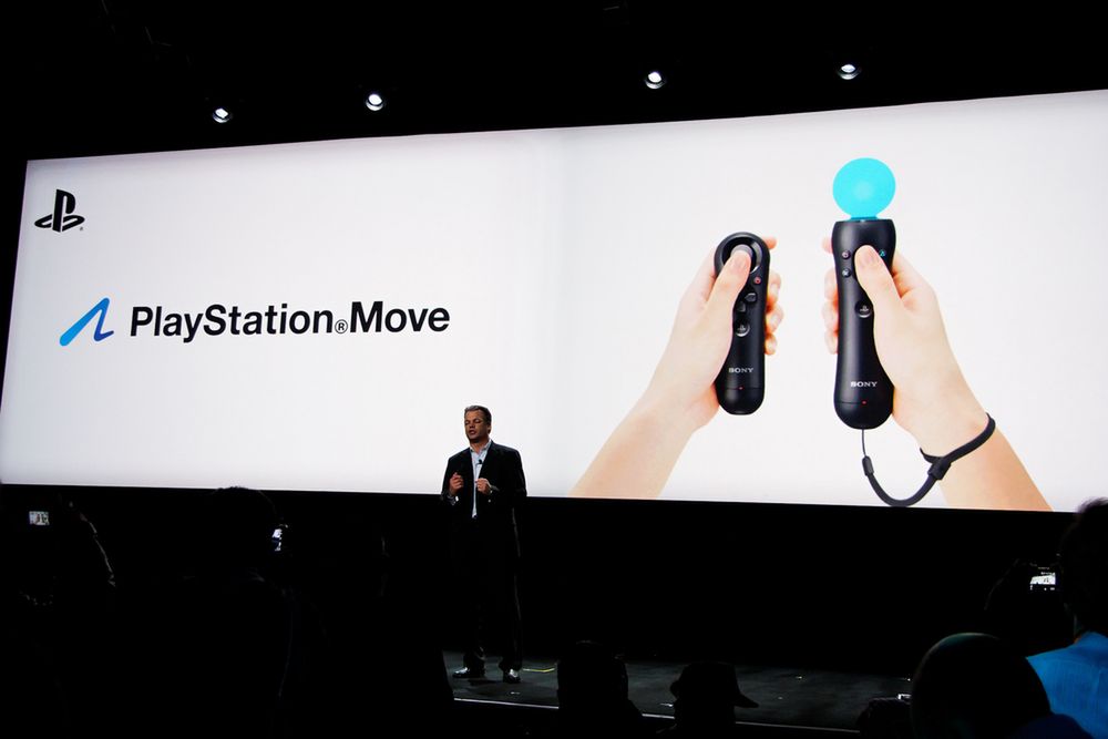 Zdjęcie playstationmove pochodzi z serwisu shutterstock.com