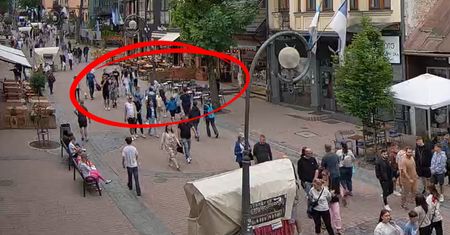 Punkt 11:00. Ujęcie z Krupówek. Komentarz zbędny