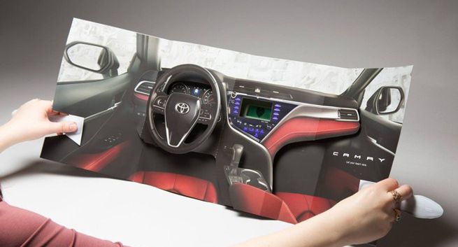 Toyota reklamuje się w „InStyle” wkładką imitującą wnętrze auta