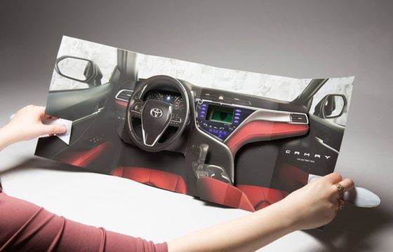 Toyota reklamuje się w „InStyle” wkładką imitującą wnętrze auta