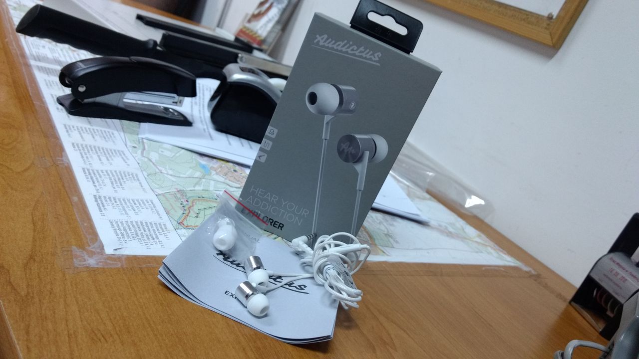 Pospolite ale nieźle brzmiące słuchawki dokanałowe. Recenzja Audictus Explorer!