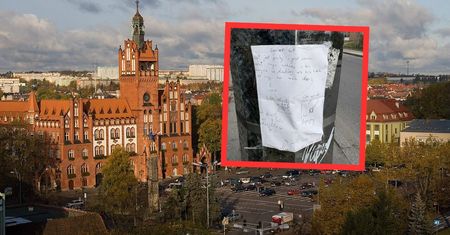 Kartka na słupie. Niesie się zdjęcie. "Odnajdźcie go"