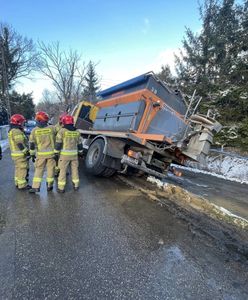 1,5 promila. Kierowca pługosolarki zjechał z drogi