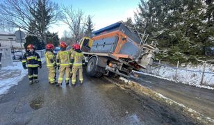 1,5 promila. Kierowca pługosolarki zjechał z drogi