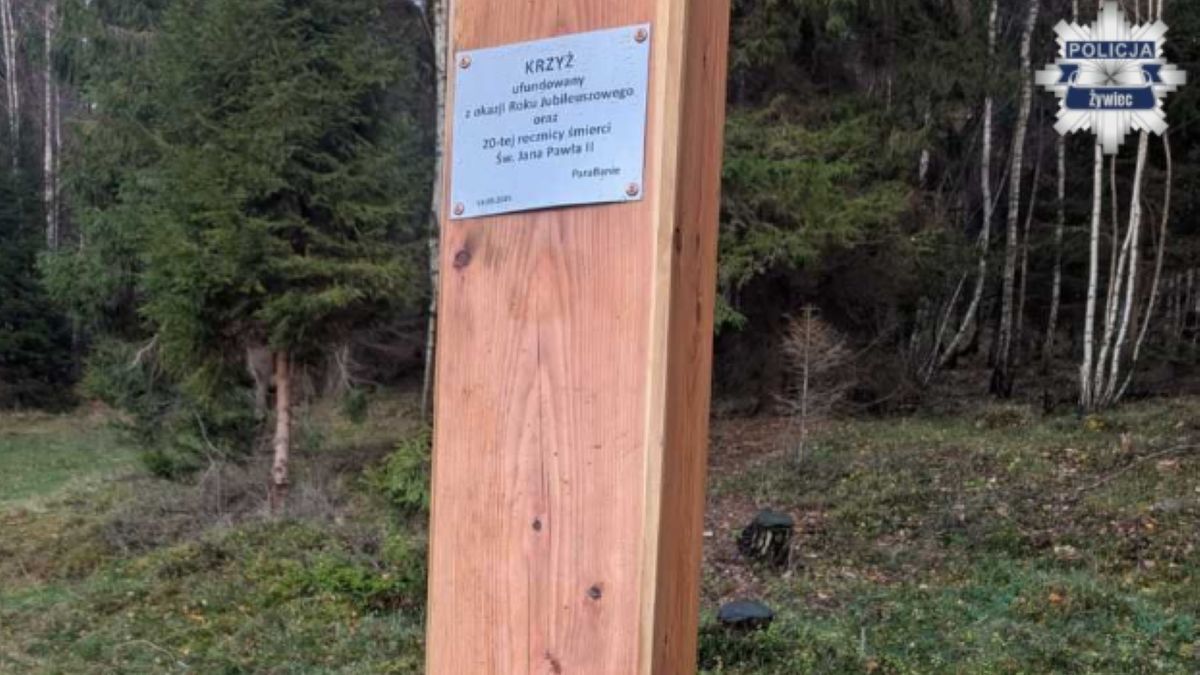 Zniszczenie krzyża na punkcie widokowym 