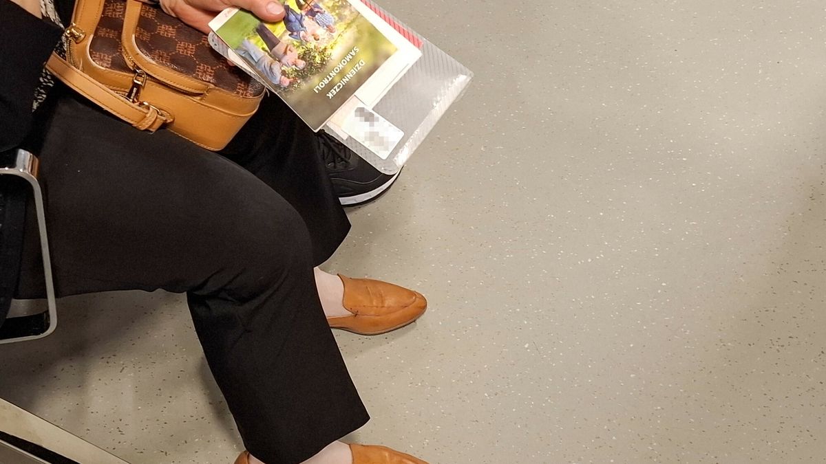 Reporter archiwum 2025 04
11.04.2025 Lodz. Centralny Szpital Kliniczny Uniwersytetu Medycznego - tzw. szpital CKD. Kolejki do lakrzy specjalistow. N/z dziennik samokontroli. Fot. Piotr Kamionka/REPORTER
Piotr Kamionka/REPORTER