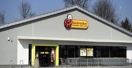 Biedronka podnosi ceny. Od poniedziałku drożeją podstawowe produkty