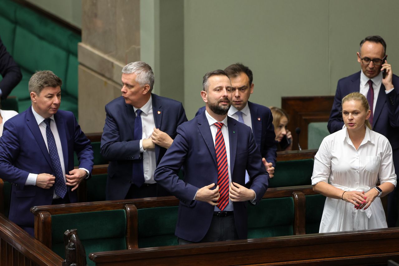 Bez ceremonii, nazwiska, przysposobienia, ale w urzędzie. Związki partnerskie w wersji minimum