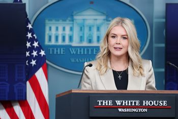 "Twoja stara". Rzeczniczka Białego Domu odpowiada na pytanie o szczyt Trumpa z Putinem