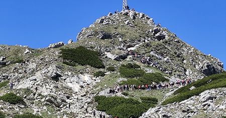 "Trzeba uzbroić się w cierpliwość". Tyle stali w kolejce, by wejść na Giewont