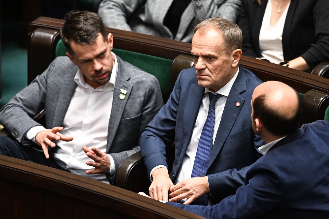 Tusk ubiegł Morawieckiego. Wykłada karty na stół