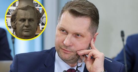 Pokazali statuetkę "Dzbana Roku" dla Czarnka. Spodoba się posłowi?