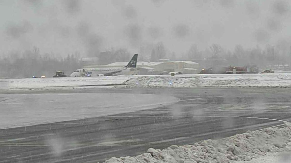 Samolot LOT zjechał z pasa w Wilnie