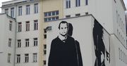 Warszawa. Powstał mural z wizerunkiem Jacka Kuronia