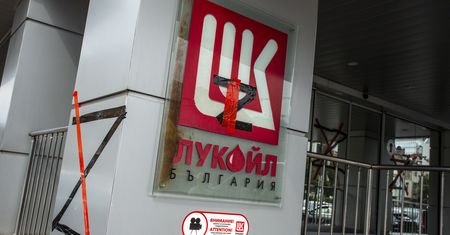 Bułgarzy uderzą w Łukoil. Chcą zakazać dostaw rosyjskiej ropy