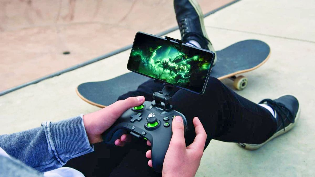 granie na smartfonie przez usługę xCloud, fot. Xbox/Microsoft