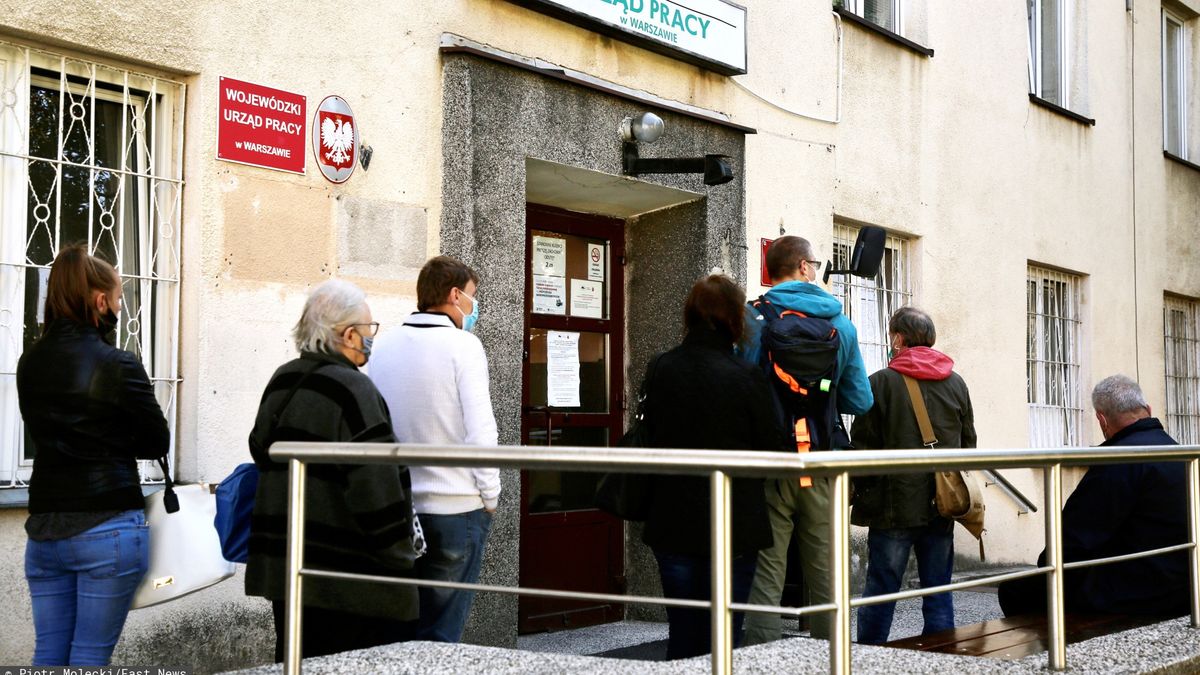 Przybywa osób bez pracy.