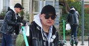 Michał Kamiński zasuwa po Sopocie na elektrycznej hulajnodze. Najmodniejszy polski senator? (ZDJĘCIA)