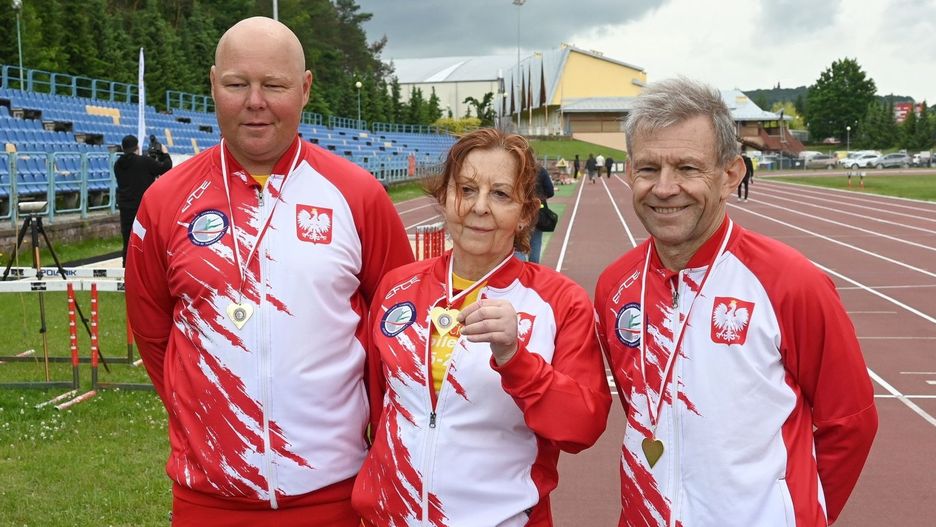 W dniach 10-13 czerwca Kielce są gospodarzem XX. Ogólnopolskich Igrzysk dla Osób po Transplantacji. Na zdjęciu Krystyna Murdzek, prezes Polskiego Stowarzyszenia Sportu po Transplantacji oraz zawodnicy Jakub Janczewski i Łukasz Bojanowski. Wszyscy po przeszczepach.