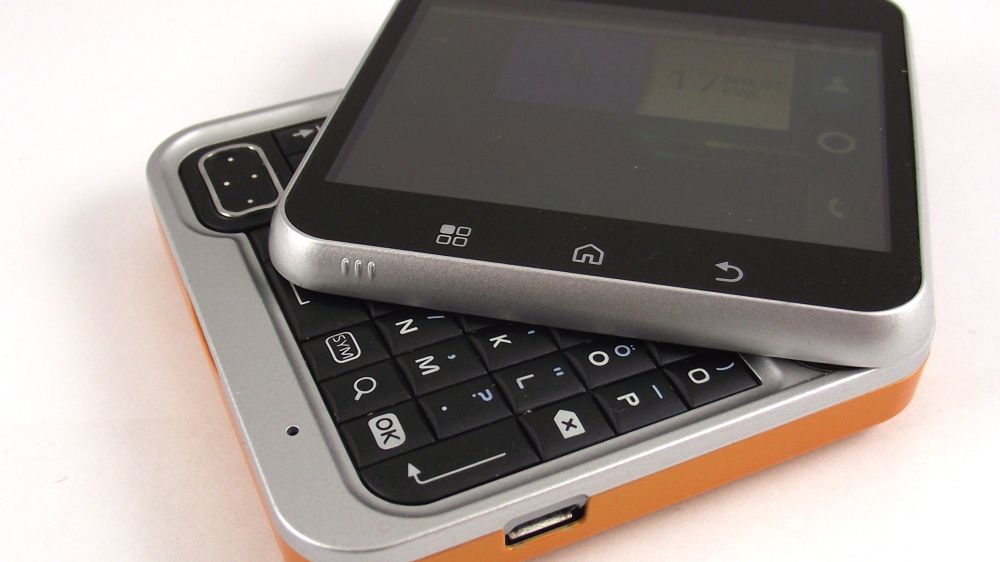 Motorola Flipout, czyli dzwoniący budzik z Androidem ;) [pierwsze wrażenia] 1