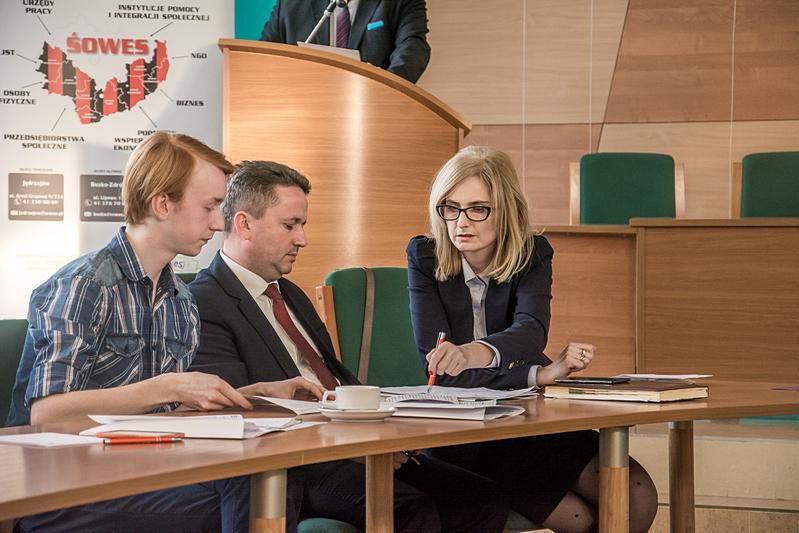 Debata Oksfordzka w Staszowie – przedstawiciele ZPK z Ostrowca wzięli udział w debacie