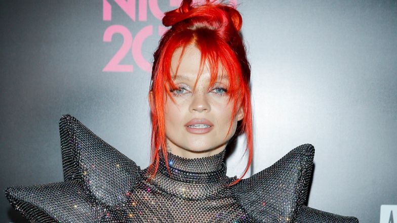 Margaret pozuje w bikini w jacuzzi