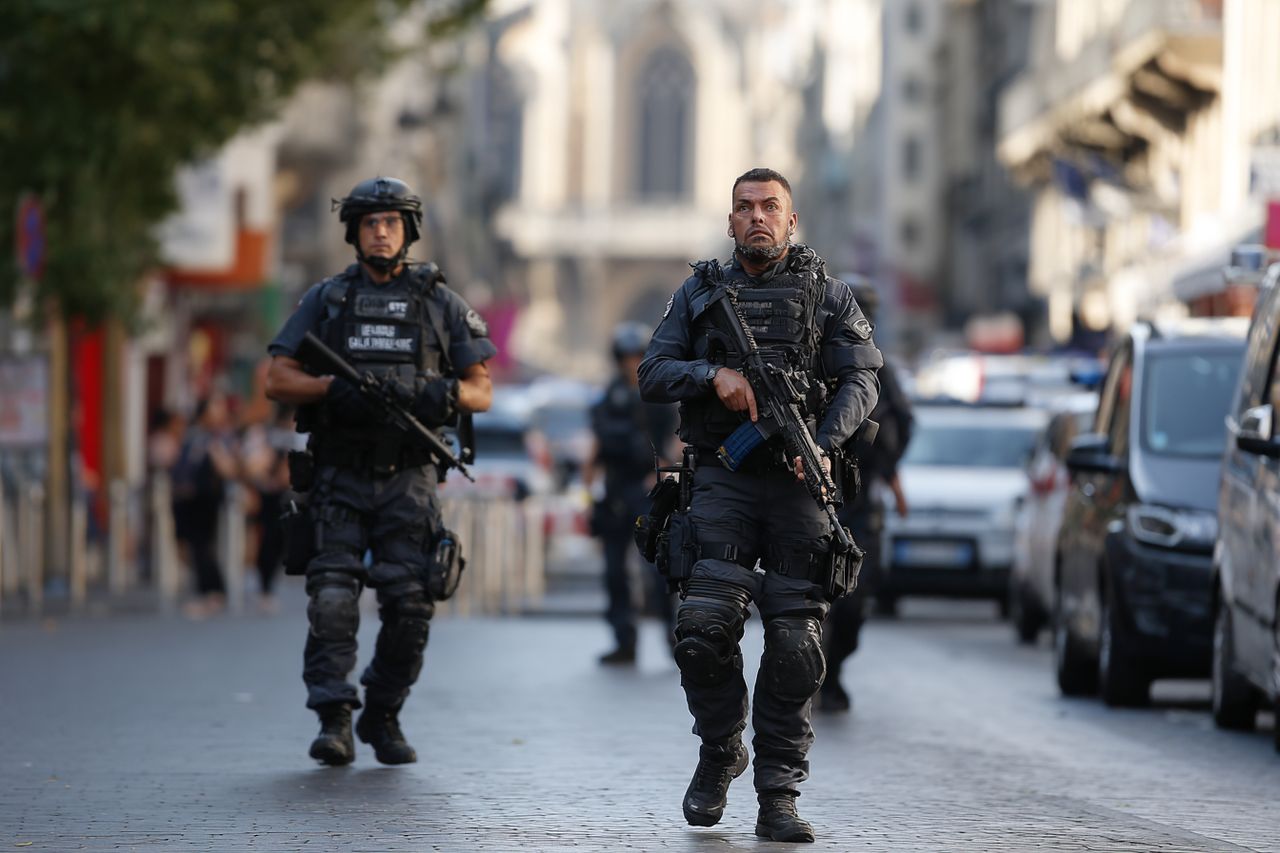 Strzały na ulicach Nantes. Nie żyje 15-latek, Francja znów mierzy się z falą przemocy narkotykowej