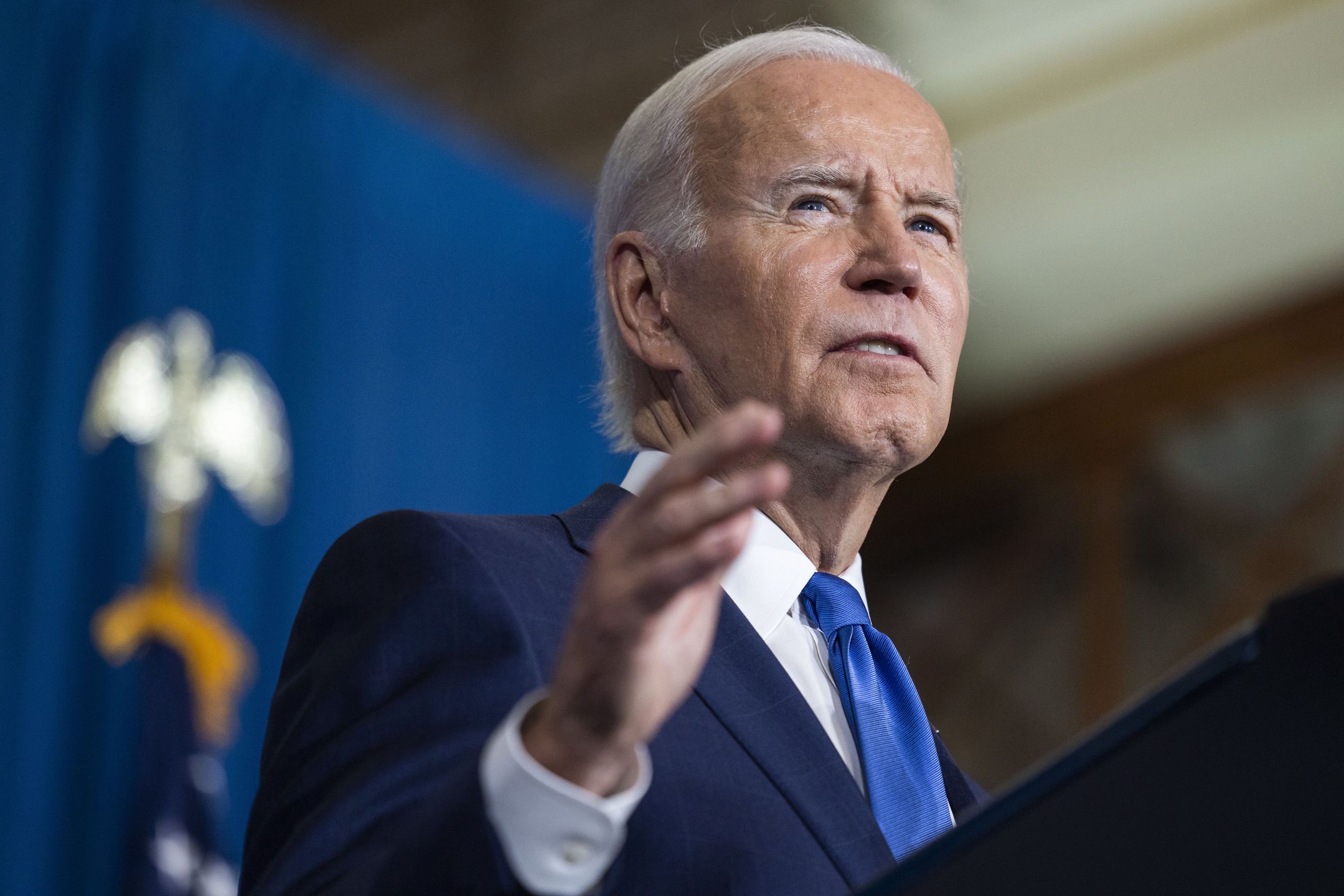 US President Joe Biden gives a speech about increasing threats to US democracy and free elections, at the Democratic National Committee's Columbus Club in Washington, DC, USA, 02 November 2022. The president's speech comes less than a week before midterm elections, and in the wake of a politically-motivated assault on Nancy Pelosi's husband. EPA/JIM LO SCALZO / POOL Dostawca: PAP/EPA.