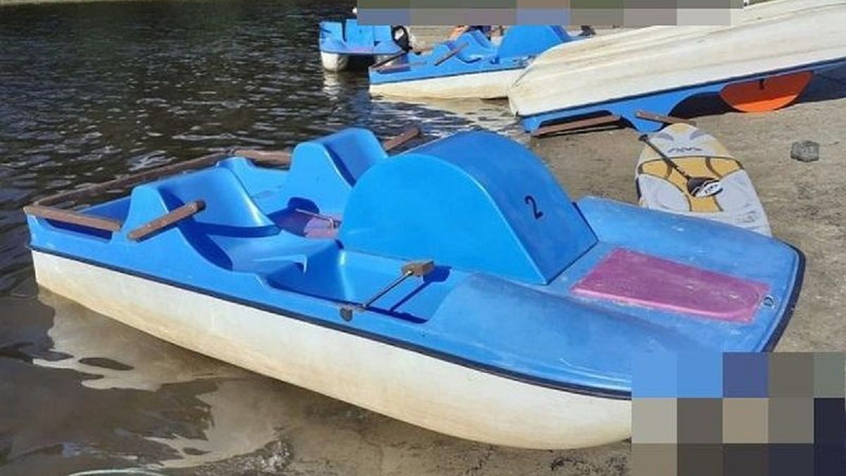 Mąż wypchnął żone z roweru wodnego