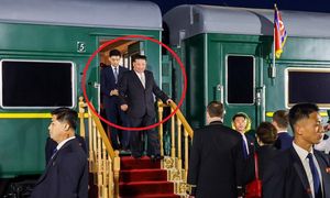 20 godzin na mrozie. Tak pilnują pociąg Kim Dzong Una