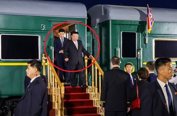 20 godzin na mrozie. Tak pilnują pociąg Kim Dzong Una