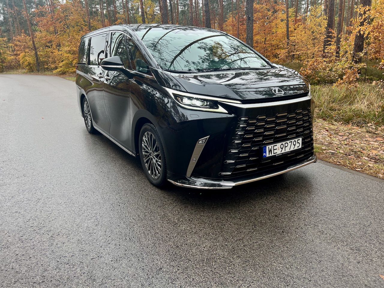 Lexus LM 350h AWD 
